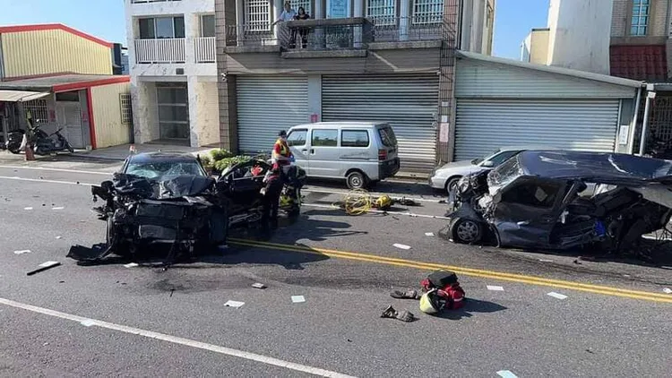 宜蘭3車追撞！翻攝臉書「●【爆料公社】●」