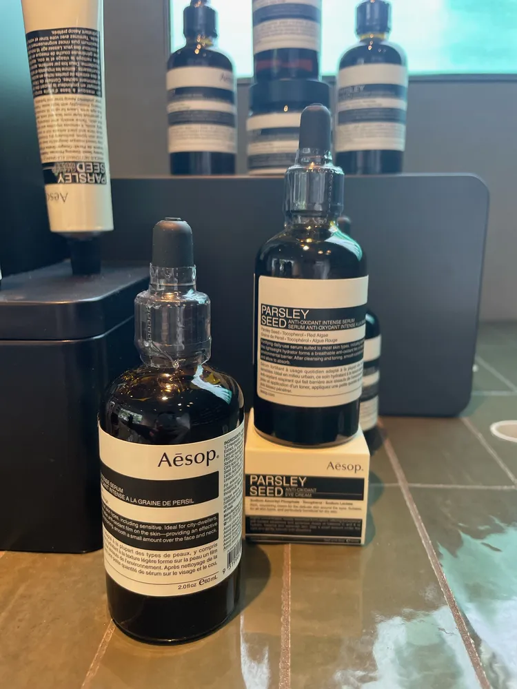 Aesop香芹籽抗氧化高效精華，各60ml／2700元。張家玲攝