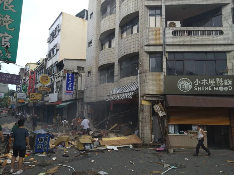 警消獲報趕往，正釐清氣爆原因。讀者提供