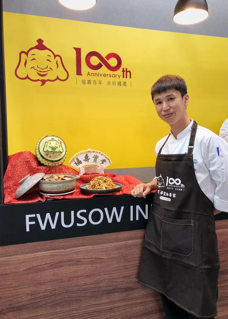 金牌主廚高世達，景雯科技大學餐飲管理系專技助理教授，曾榮獲德國IKA奧林匹克烹飪大賽金牌，將於6/17(六)現場示範椒香福壽如意菜，現場還贈送精美好禮。