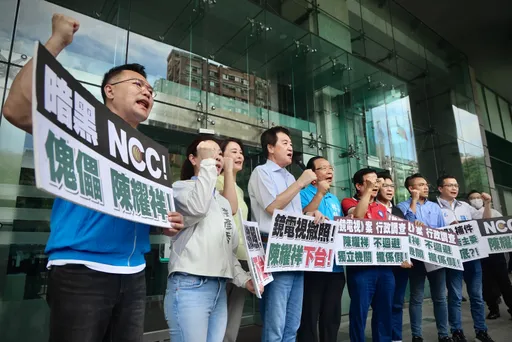 NCC審鏡電視案!藍委氣炸率8人抗議 痛批黑箱將全力阻擋