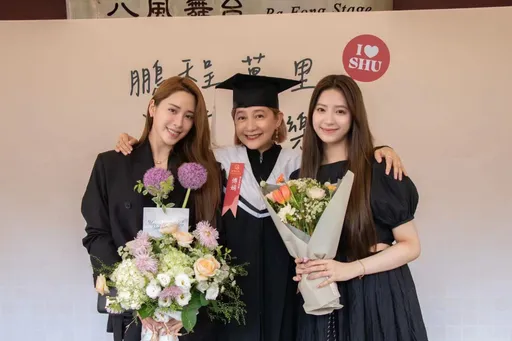 傅娟世新畢業獲95歲父親讚優秀 歐陽妮妮、歐陽娣娣認證「好學媽」