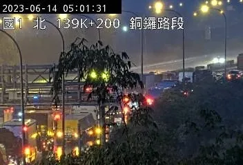 國1北上8車連環車禍　佔據車道只剩路肩通行