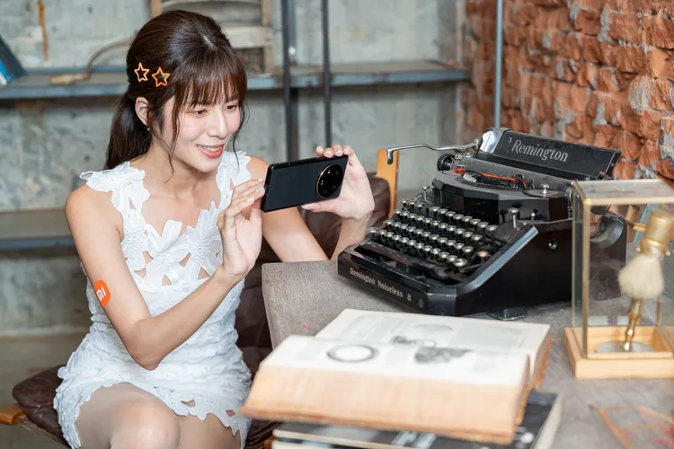 Xiaomi 13 Ultra針對RAW檔工作流程進行全面精進，將更多演算法改由RAW領域計算，最大限度地保留影像的動態範圍、細節和紋理。小米提供