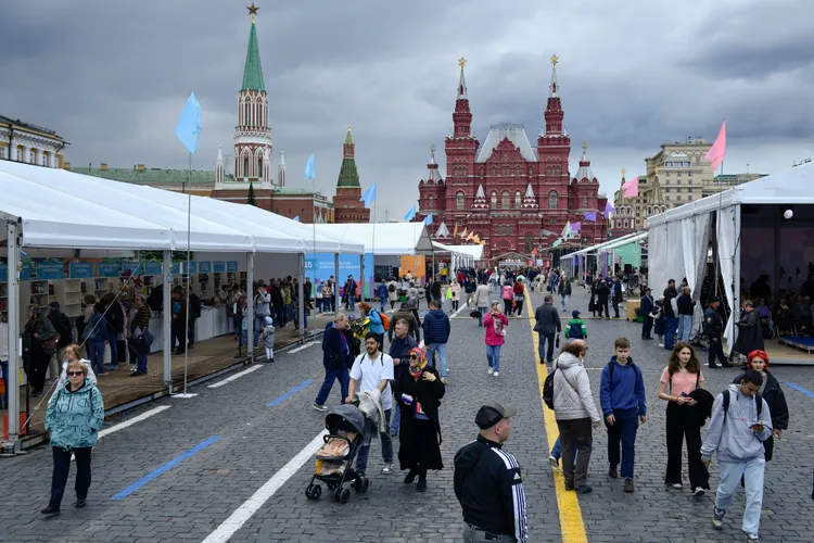 紅場本月6日舉辦「紅場圖書節」，超過400家出版機構參與，展出超過10萬冊各類圖書。新華社