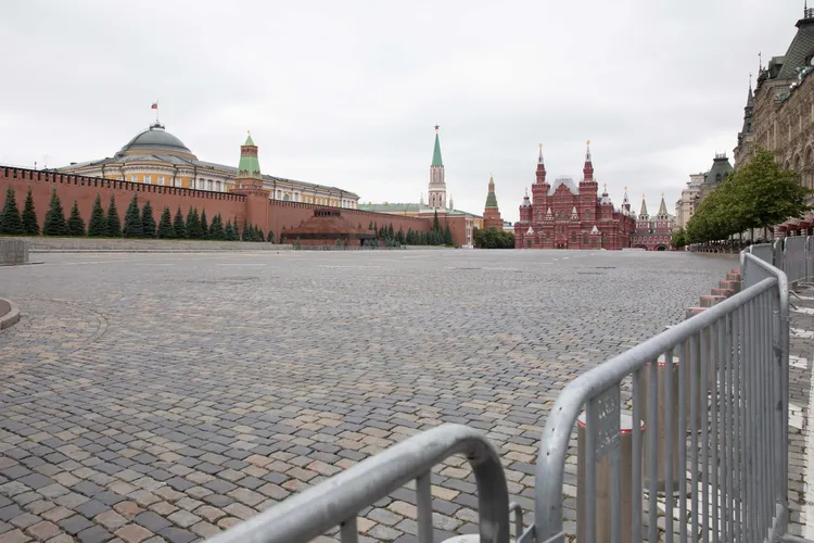 紅場周圍架設金屬柵欄，民眾禁入。新華社