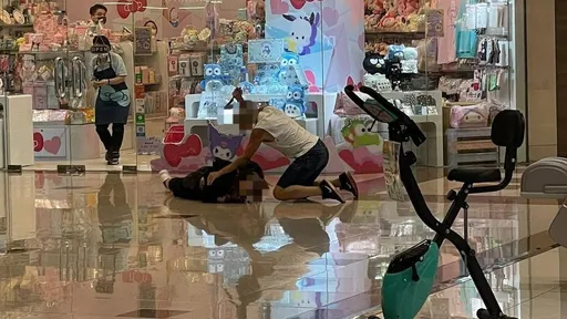香港砍人|嫌犯十分鐘前買刀砍2女 冷笑看急救!警方公布三人關係