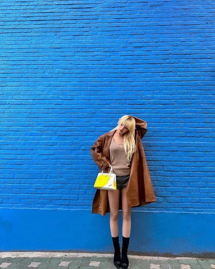 她時常在IG分享PRADA穿搭。翻攝somsomi0309 IG