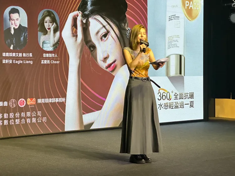 黃子佼臨時請假，由孟慶而救火主持。黃盈容攝