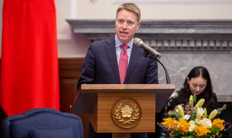 博明說，自由社會公民有義務認真研究戰爭的教訓。府提供