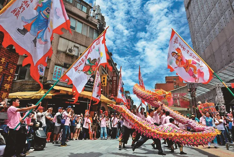 台北霞海城隍文化節透過祈福活動，為信眾消災解厄。台北霞海城隍廟提供