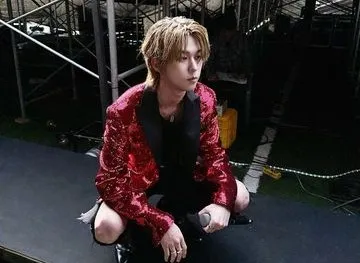 南韓歌手BIG Naughty消失30秒親女友遭轟公私不分 他今道歉謝罪