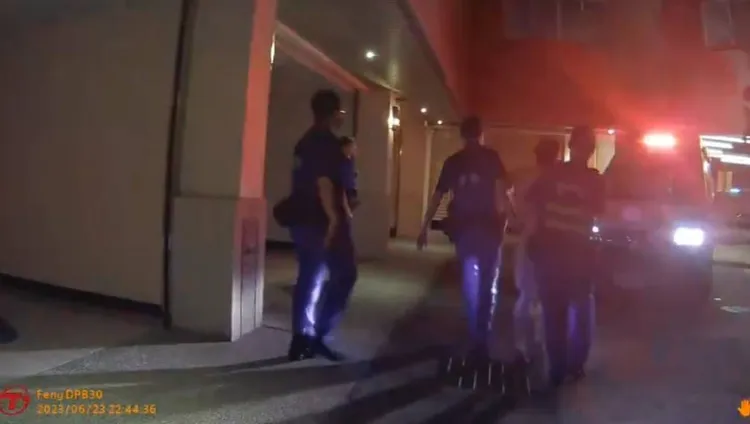 經警消評估，朱男遭送往台中榮總強制就醫。讀者提供