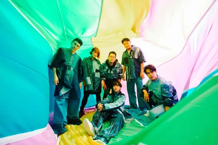 吳青峰（前中）所屬的蘇打綠樂團之前因遭前經紀人林暐哲提告，一度改名為魚丁糸。翻攝吳青峰IG