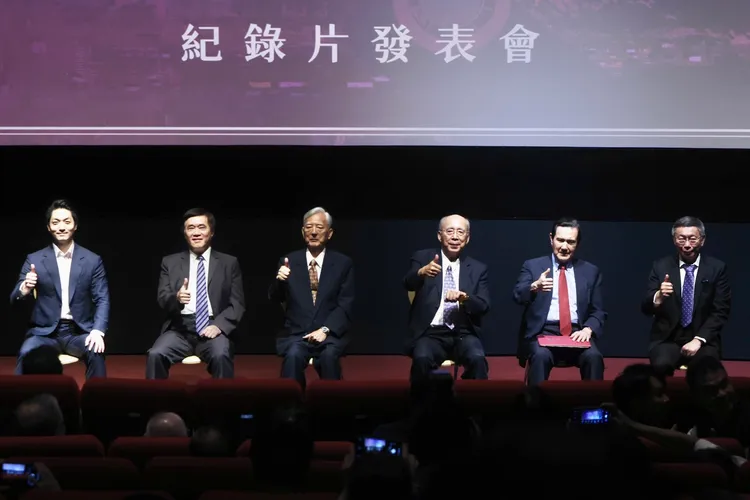 (左起)蔣萬安、郝龍斌、黃大洲、吳伯雄、馬英九、柯文哲。林林攝