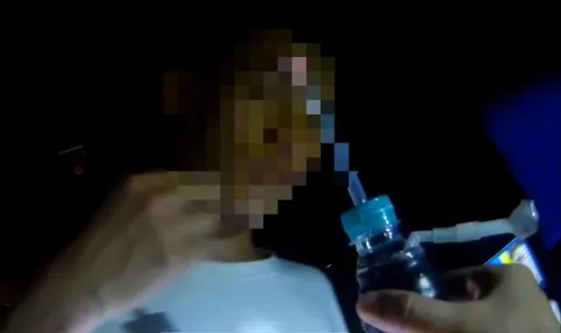 板橋男拎「毒品袋」搖擺逛夜市　遇警盤查急撇清「不是我的」反露餡