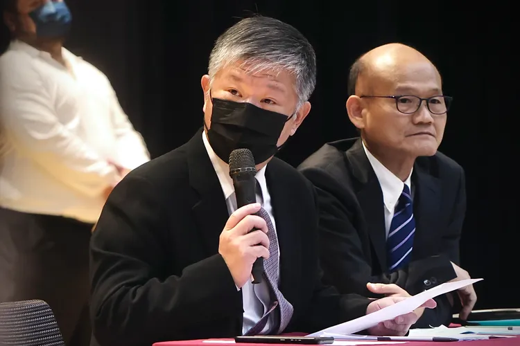 龍邦董事長劉偉龍（左）。林林攝