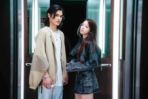 柯棨棋見到《未來少女》師妹頻笑場　背7公斤攝影機拍到滿頭大汗