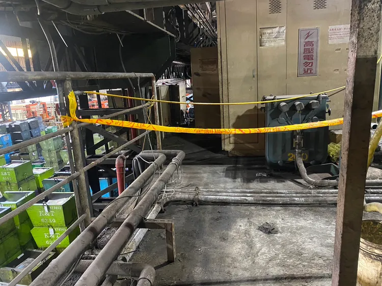 現場圍起封鎖線，勞工局勞檢處也將派員前往了解。讀者提供