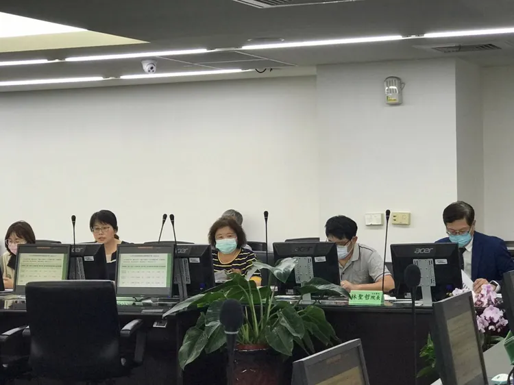 市府邀各領域專家學者開會商討防治對策。市府提供