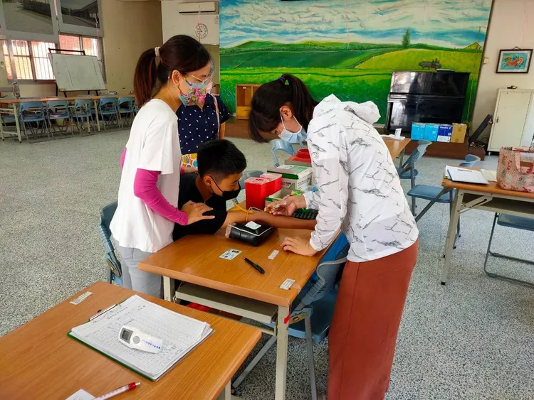 市府增設採檢站。衛生局提供