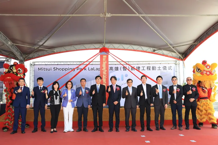 高雄市府官員、民代齊聚，看好將帶動鳳山地方繁榮。市府提供