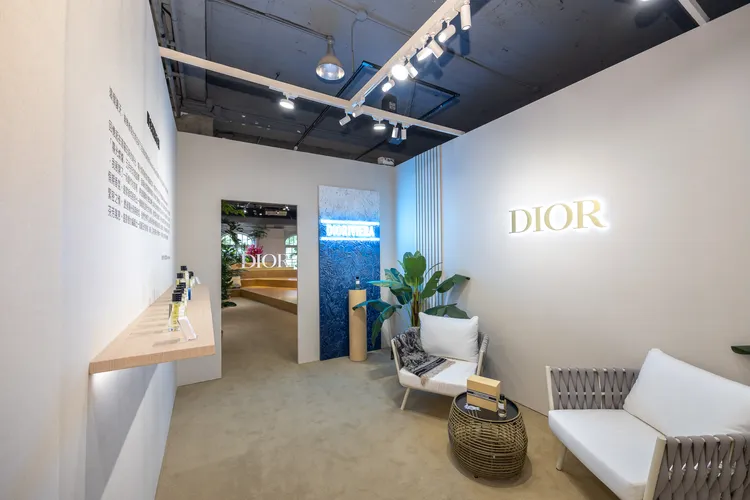 Dior蔚藍假期香氛特展展間。品牌提供