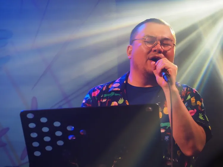 曾威豪影歌雙棲。翻攝曾威豪臉書