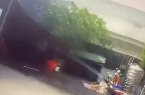 火鍋餐廳停業竟莫名竄火舌 警消追查原因