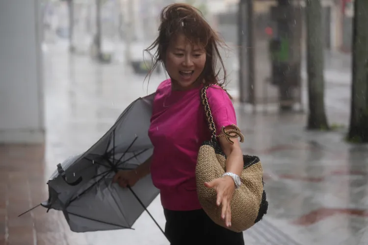 那霸國際通的行人。美聯社資料照片