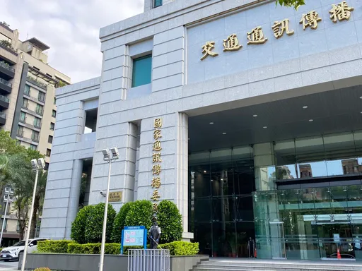 寶傑曾噴陳耀祥「當XX就別立牌坊」!影響東森新聞換照? NCC這樣說