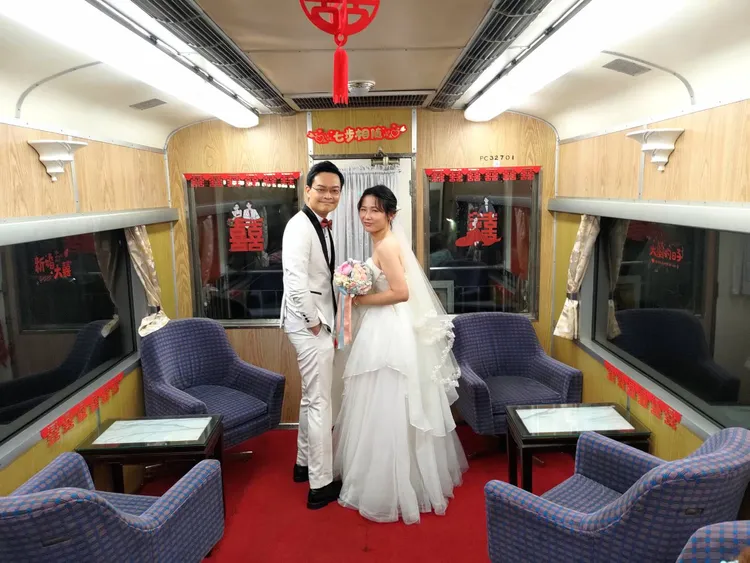 結婚專列邀請50多位台港朋友參加。台鐵提供