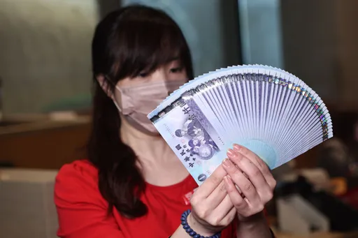 台股陷萬七保衛 台幣早盤摜破31元