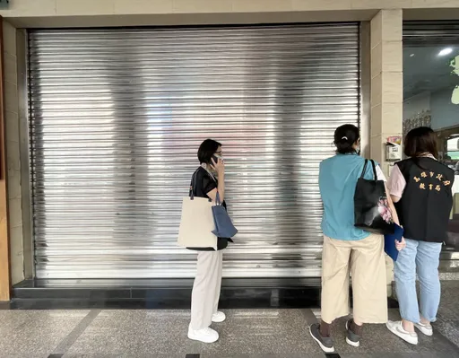 高雄補教班遭爆狼師性侵學生達3年 司法、行政並行!補習班停課畫面曝光