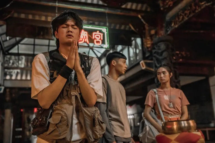 劉子銓（左）與黃冠智（中）、雷嘉汭聯手打怪。台北双喜提供