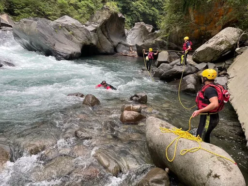 3人相約烏來泛舟　疑水流湍急落水1人失蹤待尋