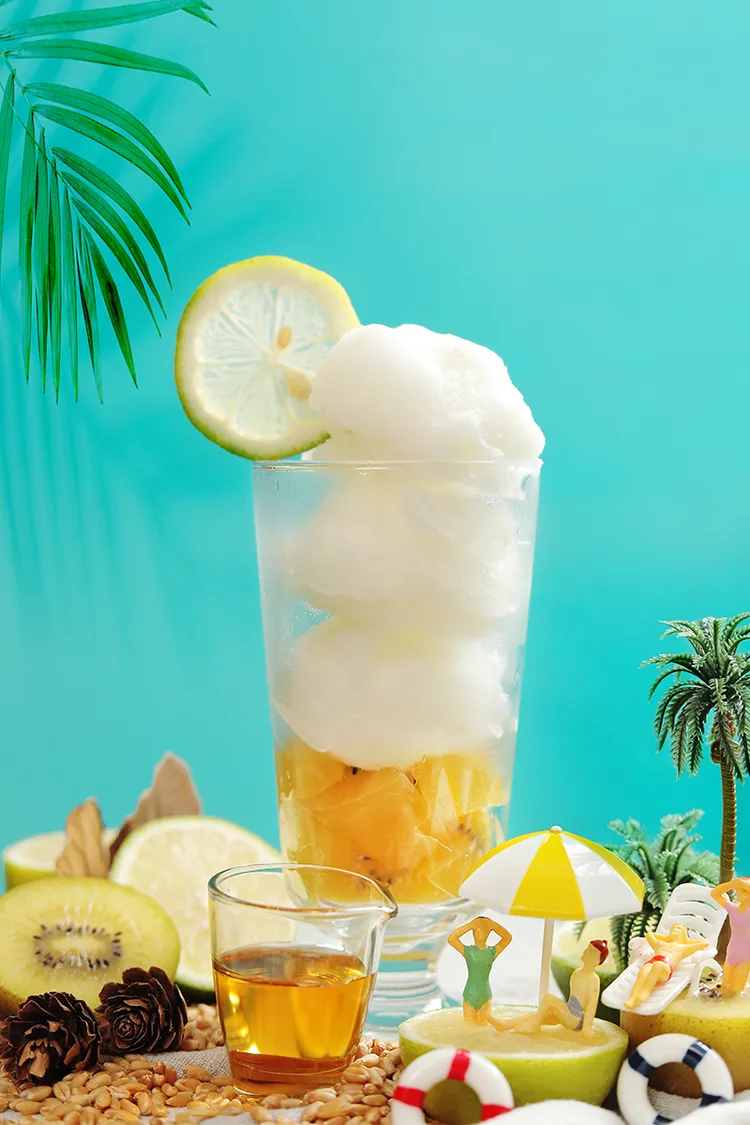 隱藏版好康是期間限定手作「鮮檸清冰」，以昭和年創立旗山冰菓室便有的約會聖品清冰為基底，綿香口感加上新鮮奇異果、爽口檸檬與蜂蜜點綴，喚醒童年回憶。業者提供