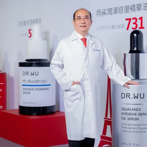 DR.WU創辦人吳英俊稱讚Ella和20年前長得一模一樣。品牌提供