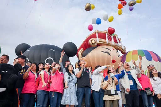 「桃園X台東」城市交流 張善政參訪「2023台灣國際熱氣球嘉年華」