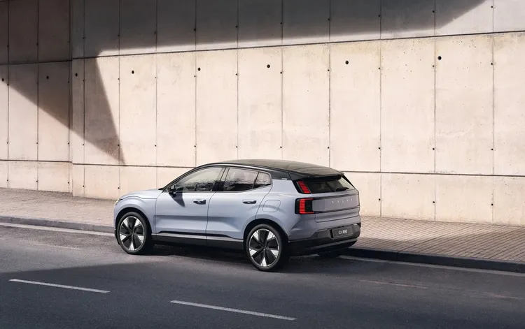 採用NMC鋰聚合物增程電池的單馬達EX30，最高能帶來480公里的最大續行里程。原廠照片