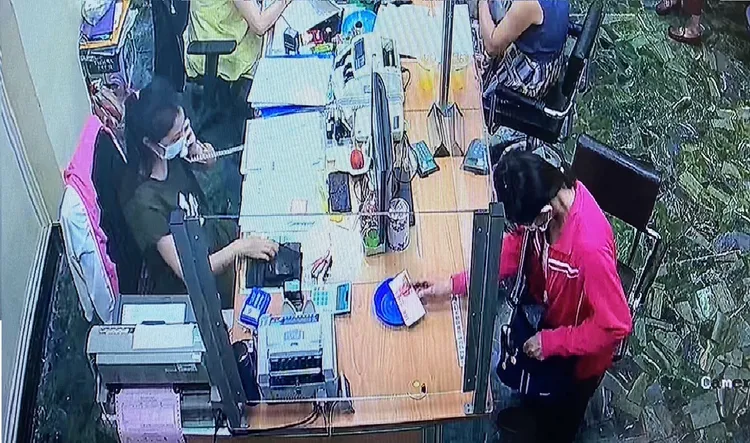 母親發現兒子交通違規一大堆，無奈請女兒來繳清1萬5千元罰鍰。讀者提供