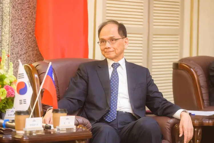 游錫堃指，民主國家樂見多元溝通，不同於中國一黨專制，難判斷真正的聲音。取自游錫堃臉書