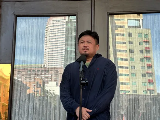 陳以信主持演講「過濾問題」被狂譙! 綠委大酸:侯友宜成「信寶」