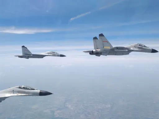 8架中、俄軍機入侵防空識別區 日、韓戰機升空