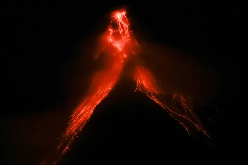 菲律賓馬永火山噴發1.4萬人撤離 過去400年至少50次