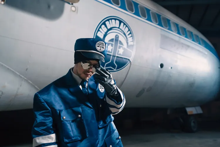 黃明志自出道以來便爭議不斷，常針對各種不同的社會現象及時事議題發聲。亞洲通文創提供