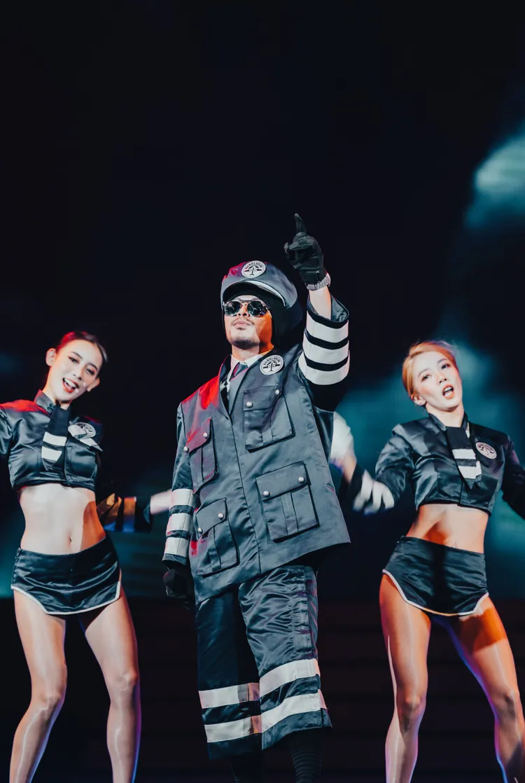 黃明志演唱會上，也曾找來Luxy Girls助陣。亞洲通文創提供