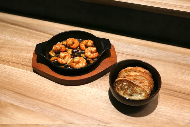 「西班牙蒜味蝦」。業者提供