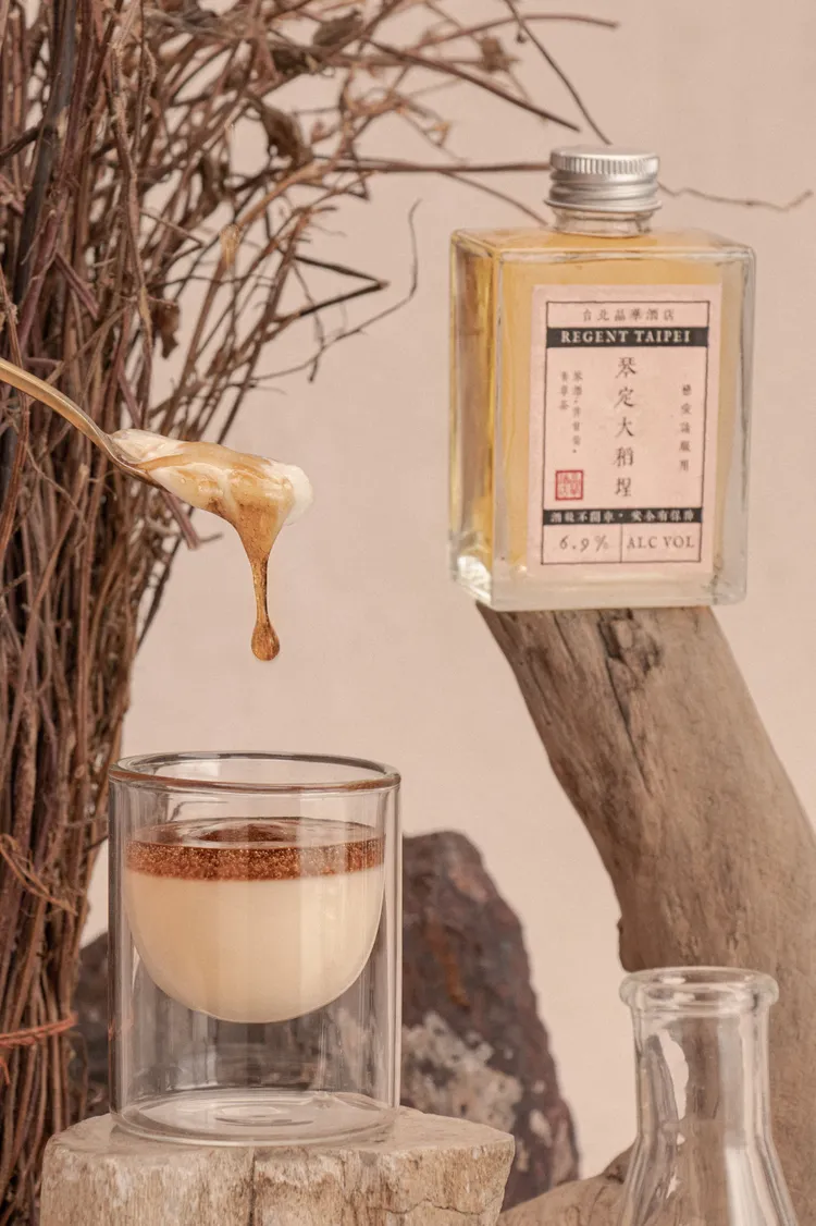 仙草蜜豆漿奶酪+琴定大稻埕。晶華提供