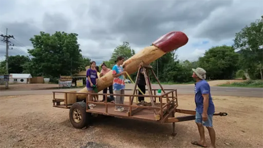 他們堅信「陰莖祈雨」打造4公尺巨鵰 想不到真的下雨了